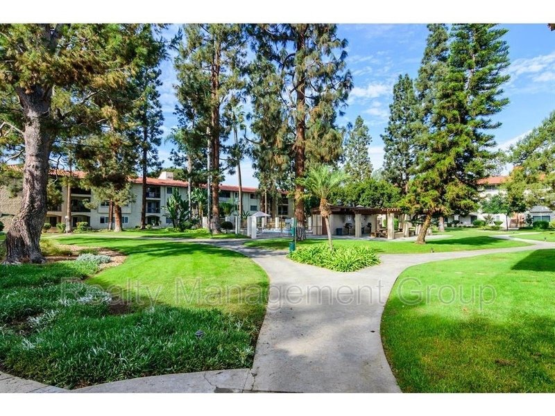$2,000- 1 Bed / 1 Bath Condo located in Mission Plaza Complex in Mission Valley property image