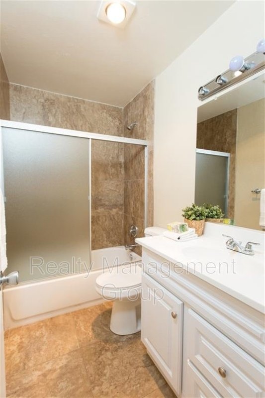 $2,000- 1 Bed / 1 Bath Condo located in Mission Plaza Complex in Mission Valley property image