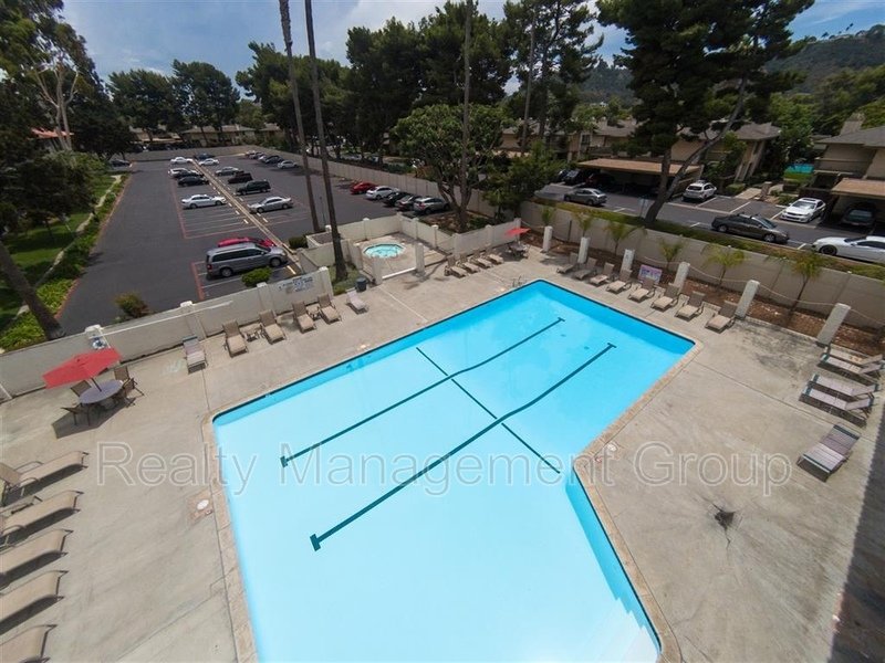 $2,000- 1 Bed / 1 Bath Condo located in Mission Plaza Complex in Mission Valley property image