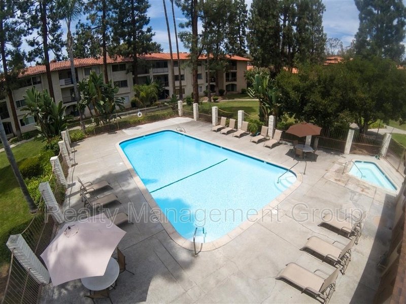 $2,000- 1 Bed / 1 Bath Condo located in Mission Plaza Complex in Mission Valley property image