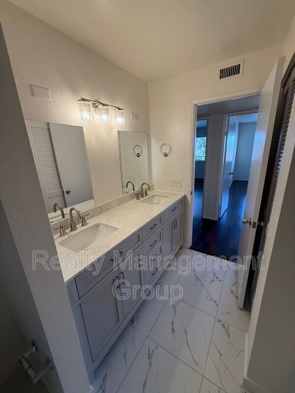 $2,600 - 2 Bed/ 2 Bath Renovated Condo Near SDSU property image