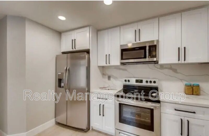 $3,700 - 3 Bed / 2.5 Bath Upgraded Townhome in The Knolls Community property image