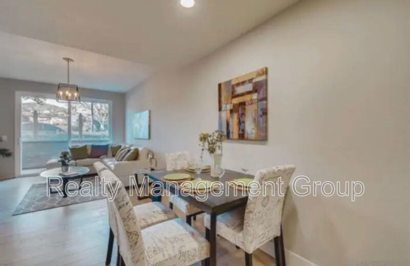 $3,700 - 3 Bed / 2.5 Bath Upgraded Townhome in The Knolls Community property image